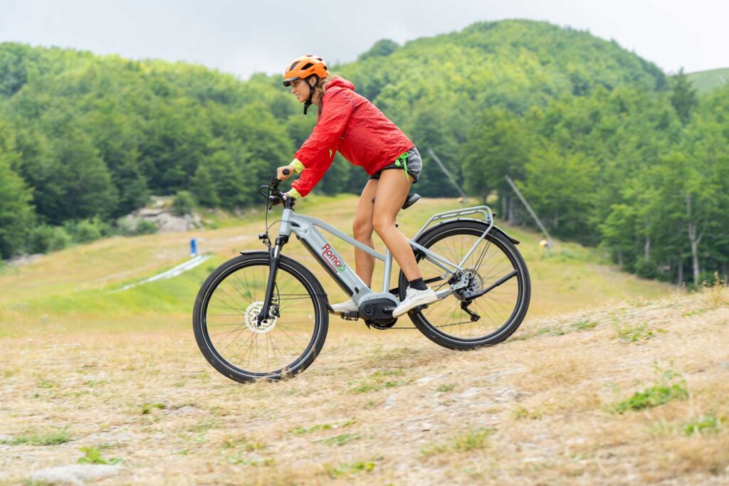 roma-e-bikes-outdoor-female-rider