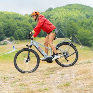 roma-e-bikes-outdoor-female-rider