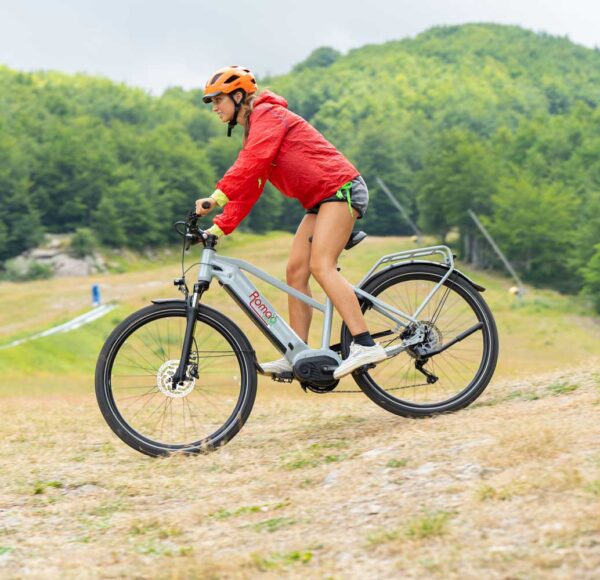 roma-e-bikes-outdoor-female-rider